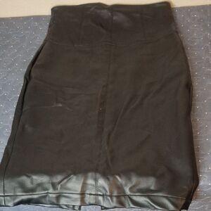 Frederick's of Hollywood Elegant Black Faux Leather Skirt size 12